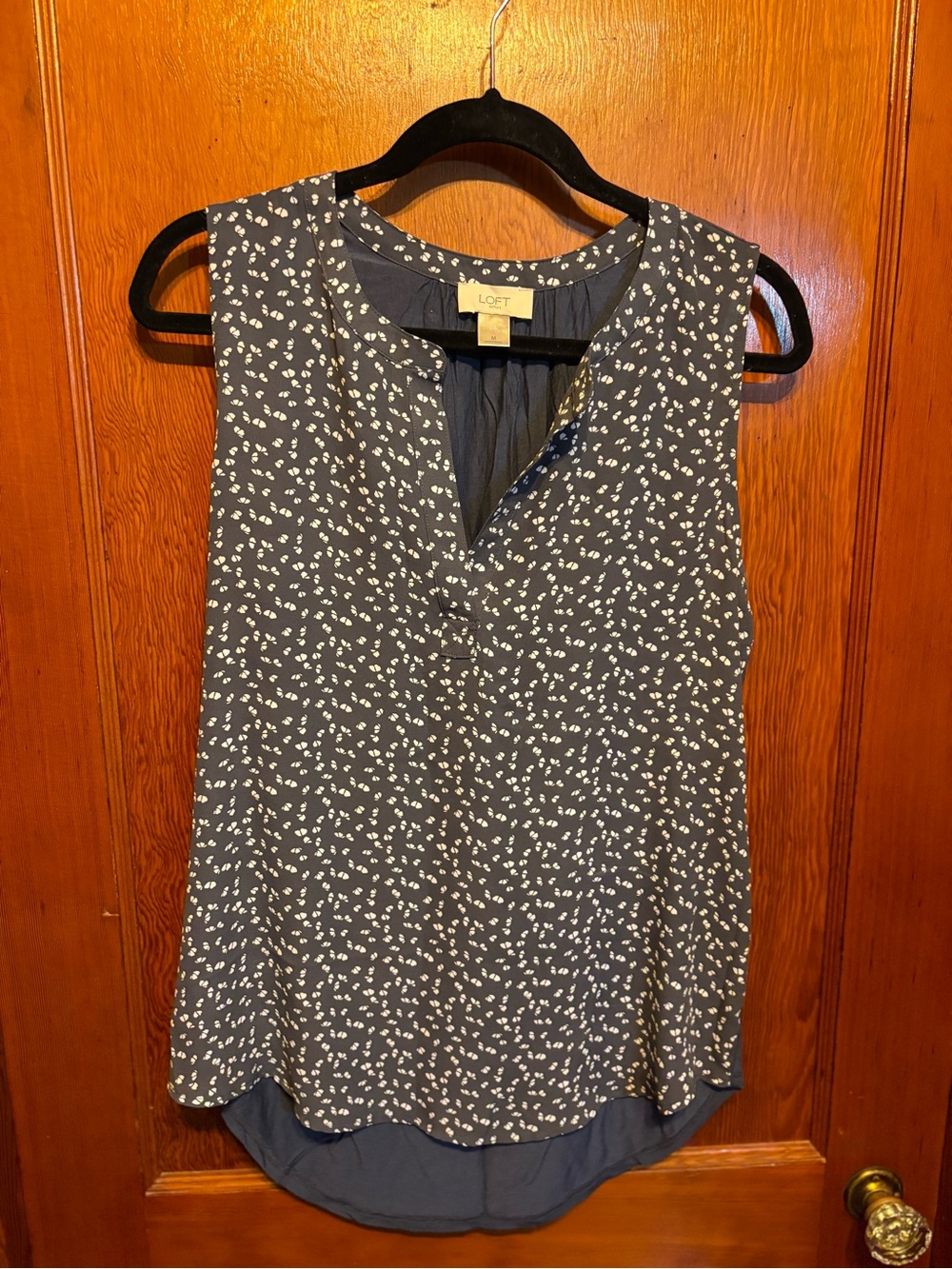LOFT Sleeveless V-Neck Printed Shell Top in Gray White